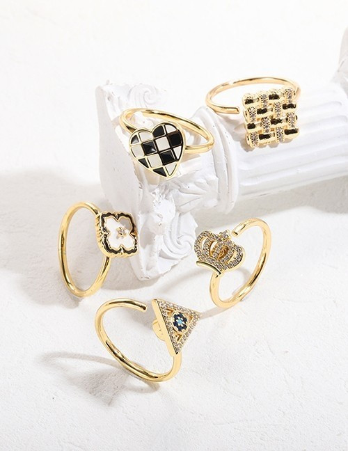 Золотистое кольцо с клевером и черной эмалью R74083 Золотистое кольцо с клевером и черной эмалью R74083