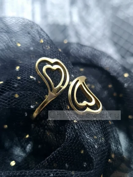 Стальное кольцо с напылением золотом сердце в сердце J10110(CJJ)