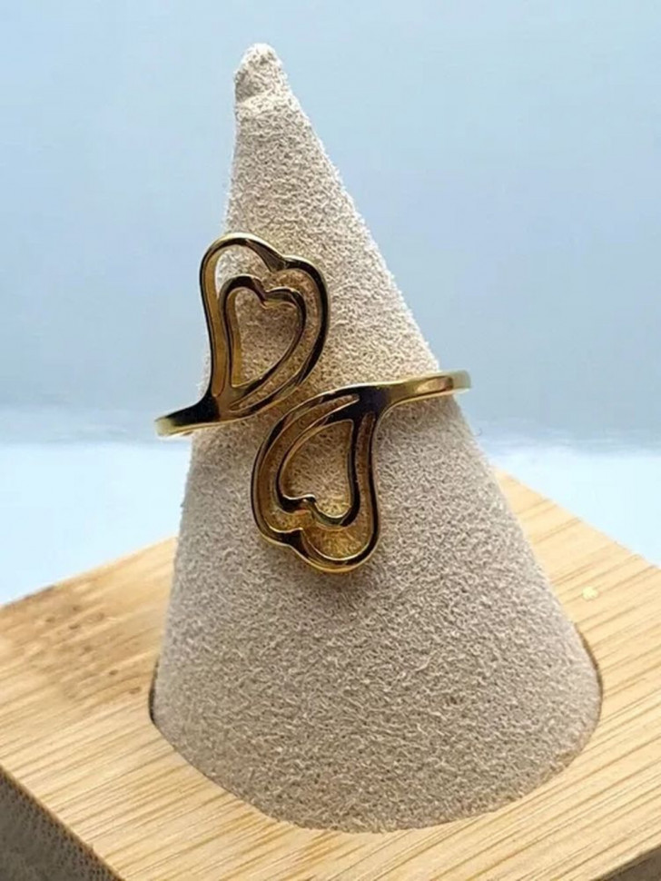 Разомкнутое кольцо с двумя переплетенными сердцами J10110CJJ