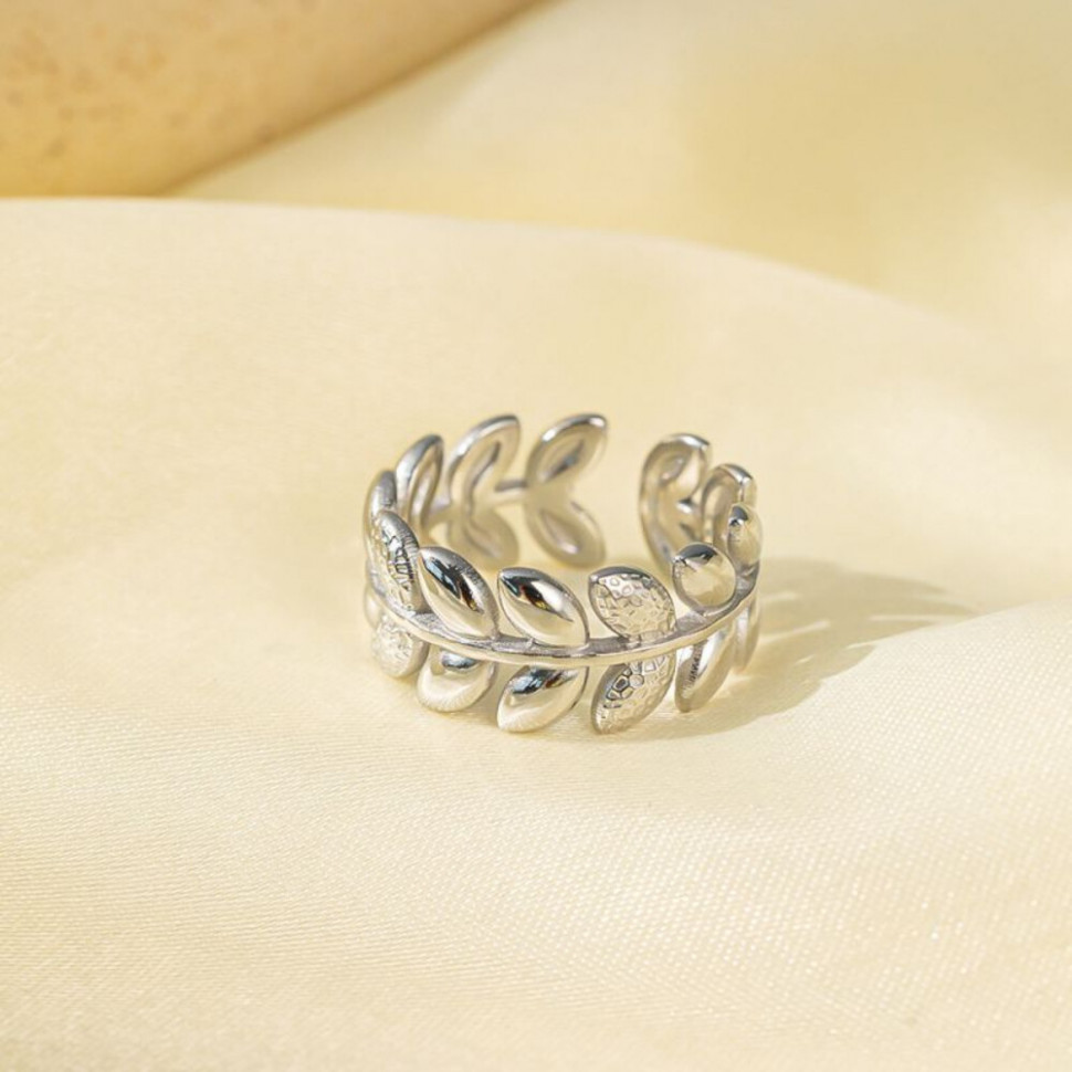 Ажурное стальное кольцо из лавровых ветвей CJH15988