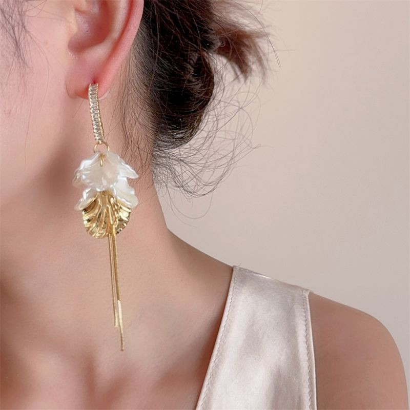 Длинные серьги с цветочными лепестками и цепями CJL80779