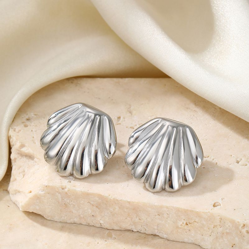 Серьги-пусеты Ракушки рельефные серебристые CJL77539 Серьги-пусеты Ракушки рельефные серебристые CJL77539