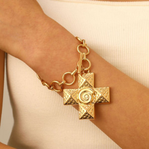 Браслет с крупным рельефным крестом CJL88142 Браслет с крупным рельефным крестом CJL88142