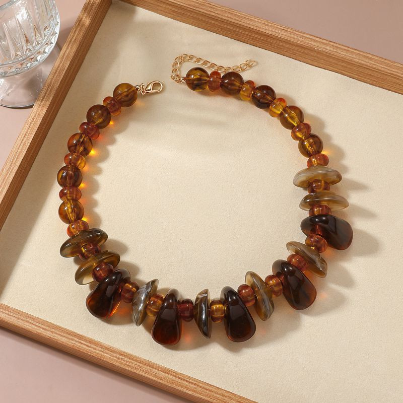 Бусы из темного янтаря или смолы с фактурными вставками CJR56865