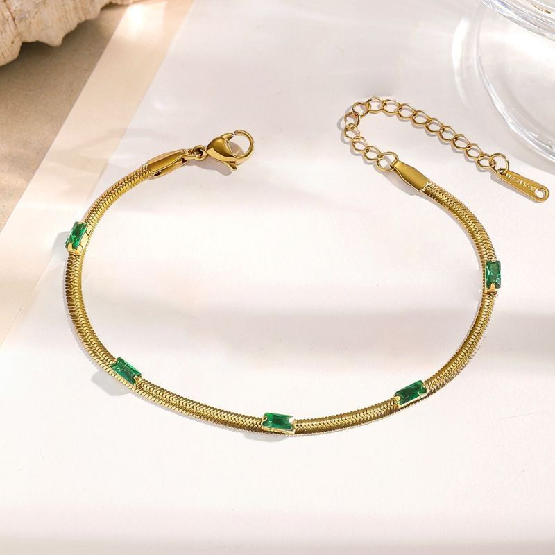 Серебристое колье с изумрудным цирконом и цепочкой CJX82530
