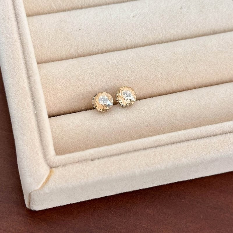 Базовые серьги-пусеты Одиночные кристаллы в классической огранке CJD81401