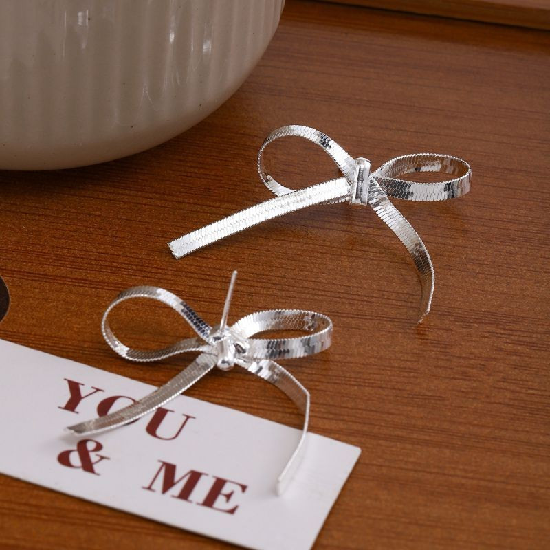 Минималистичные серьги-пусеты Тонкие серебристые банты CJG32997