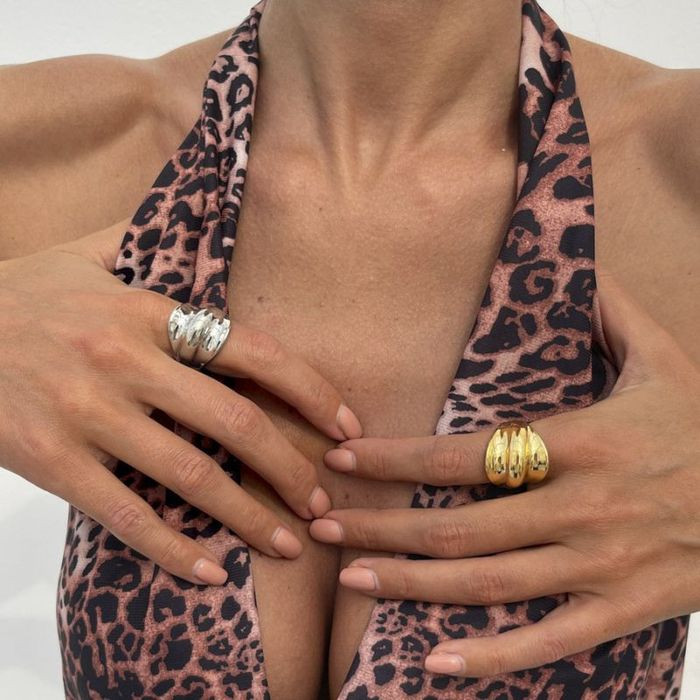 Кольцо широкое с фактурой чешуи CJM42221