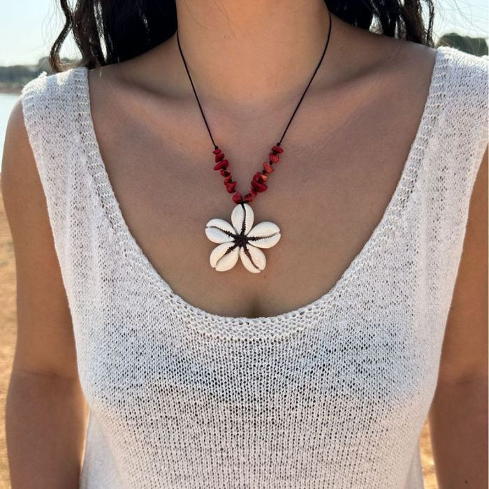 Колье на темном шнурке с крупной жемчужной ракушкой CJM34261 Колье на темном шнурке с крупной жемчужной ракушкой CJM34261