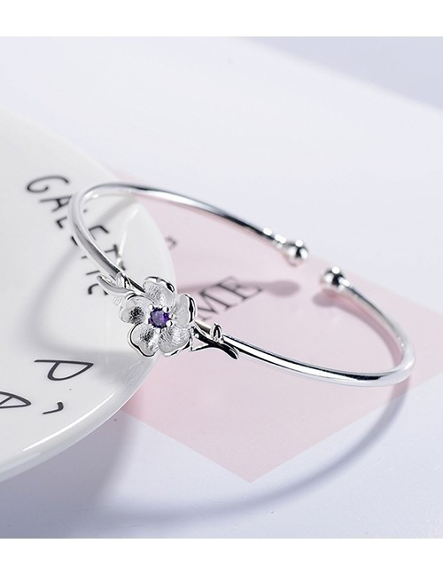 Жесткий браслет с подвеской в форме цветка R87983