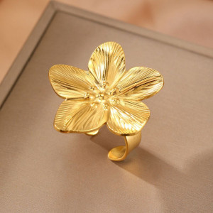 Крупное кольцо в форме пятилепесткового цветка CJM03873