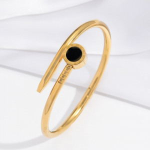 Браслет жесткий в стиле «Гвоздь» с черной эмалью CJJ06061