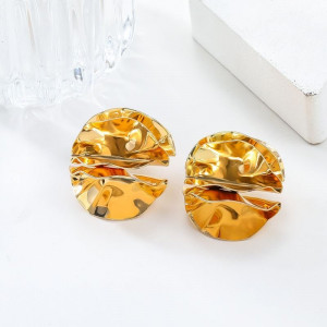 Акцентные серьги-диски Жатая фольга в золотистом цвете CJD89418