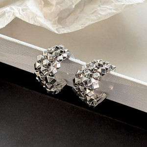 Широкие серьги-конго с кристальной крошкой CJQ38654