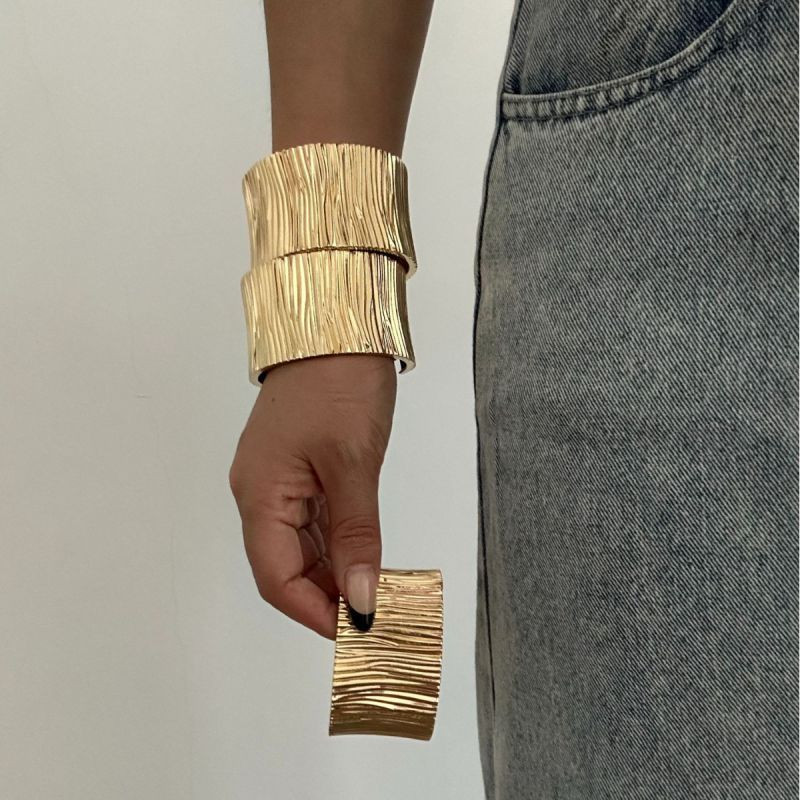 Браслет жесткий кафф с глубокой чеканной фактурой CJT25602 Браслет жесткий кафф с глубокой чеканной фактурой CJT25602