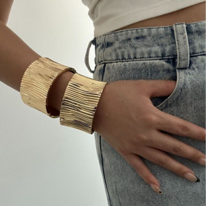 Браслет жесткий кафф с глубокой чеканной фактурой CJT25602 Браслет жесткий кафф с глубокой чеканной фактурой CJT25602