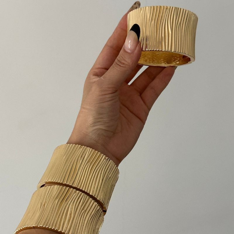 Браслет жесткий кафф с глубокой чеканной фактурой CJT25602 Браслет жесткий кафф с глубокой чеканной фактурой CJT25602