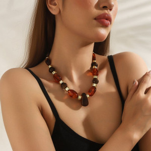 Контрастные бусы из коричневого и черного камня CJR56884 Контрастные бусы из коричневого и черного камня CJR56884