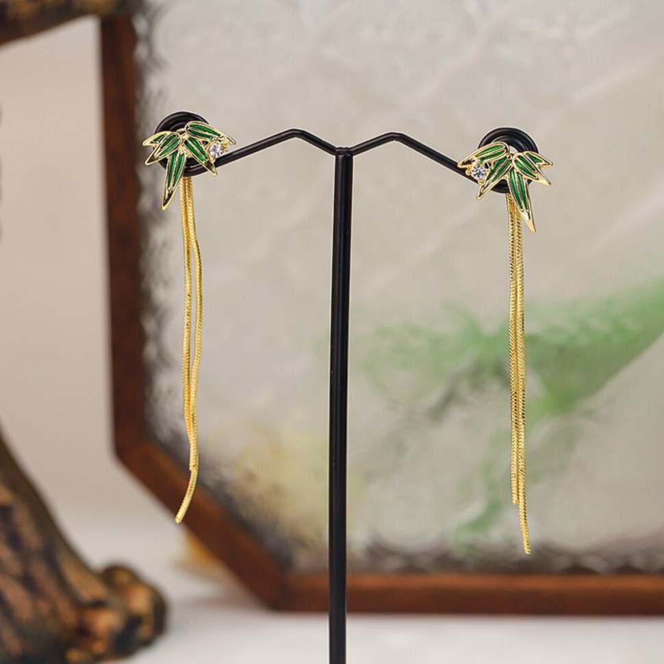 Длинные серьги пусеты с эмалевыми листьями и жемчугом CJH50846