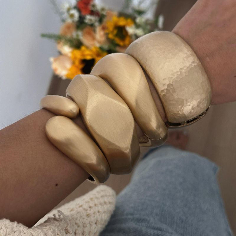 Жесткий браслет CJN89828