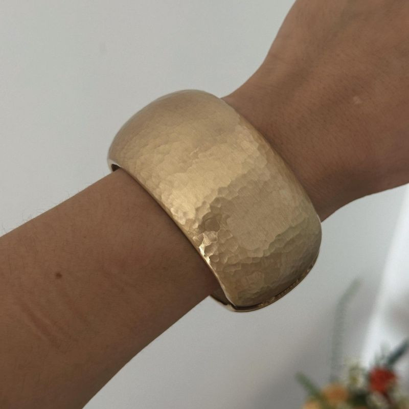 Жесткий браслет CJN89828