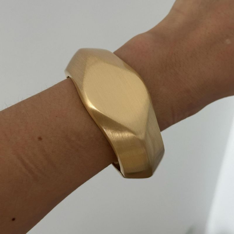 Жесткий браслет CJN89828