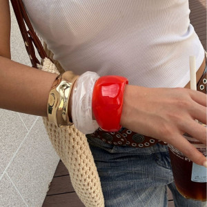 Браслет жесткий массивный из цветного глянцевого полимера CJP85436