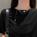Лаконичная цепочка из титановой стали с жемчужиной 1J12377CJJ Лаконичная цепочка из титановой стали с жемчужиной 1J12377CJJ