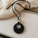 Длинный лариат с черным диском и тигровым глазом CJJ10429