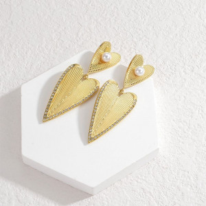 Длинные серьги-сердца с жемчугом CJG60074