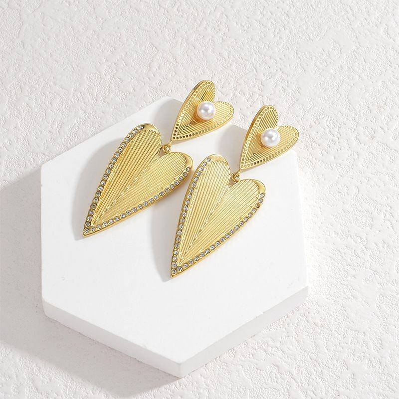 Длинные серьги-сердца с жемчугом CJG60074