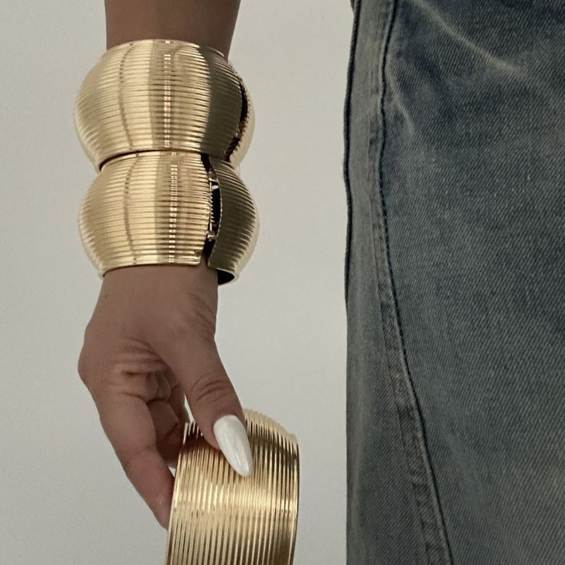 Браслет жесткий широкий с горизонтальным рифлением CJT25604