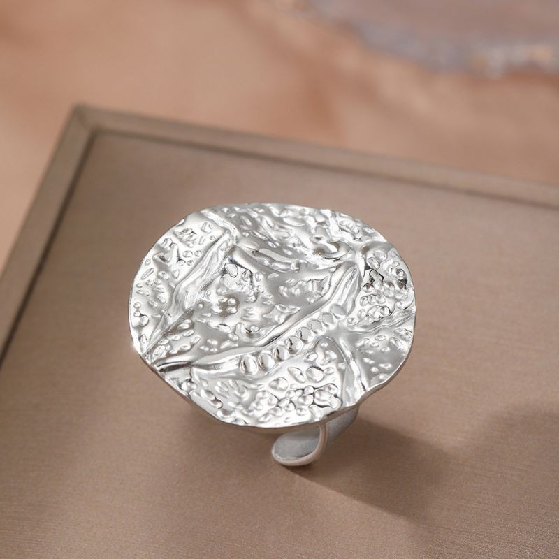 Массивное круглое кольцо с фактурой "мятая бумага" CJM03883