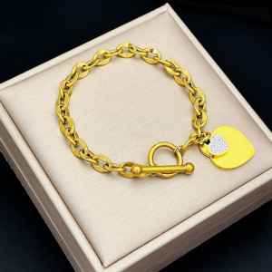 Браслет-цепочка с крупными звеньями и подвеской-сердцем CJL30659