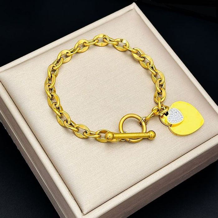 Браслет-цепочка с крупными звеньями и подвеской-сердцем CJL30659