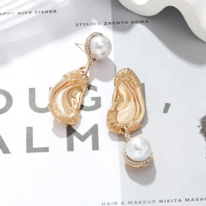 Висячие серьги из фактурного металла с барочным жемчугом CJJ12598 Висячие серьги из фактурного металла с барочным жемчугом CJJ12598