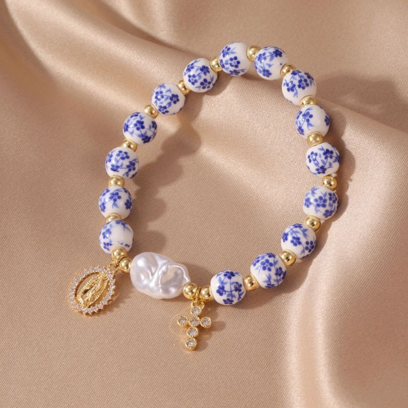 Браслет из расписных бусин с религиозными подвесками CJN97512