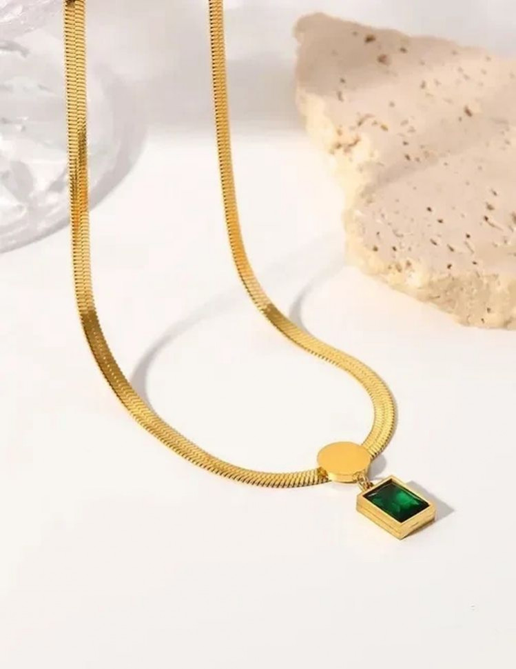 Широкая плоская цепочка с прямоугольным кулоном и зеленым кристаллом J10117CJJ