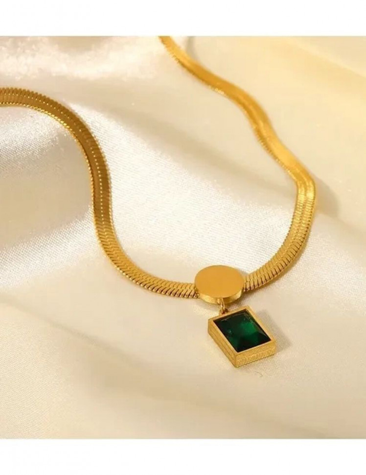 Широкая плоская цепочка с прямоугольным кулоном и зеленым кристаллом J10117CJJ