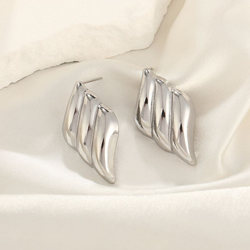 Серебристые рельефные серьги-пусеты Крылья CJH27355 Серебристые рельефные серьги-пусеты Крылья CJH27355