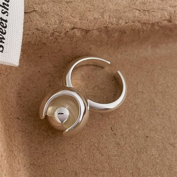 Незамкнутое кольцо с двумя круглыми элементами и камнями CJL47484