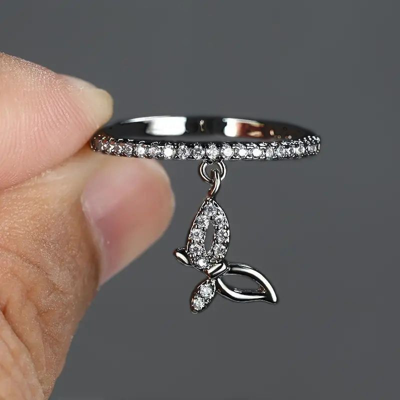 Кольцо-дорожка с подвижной подвеской в форме бабочки CJJ03869