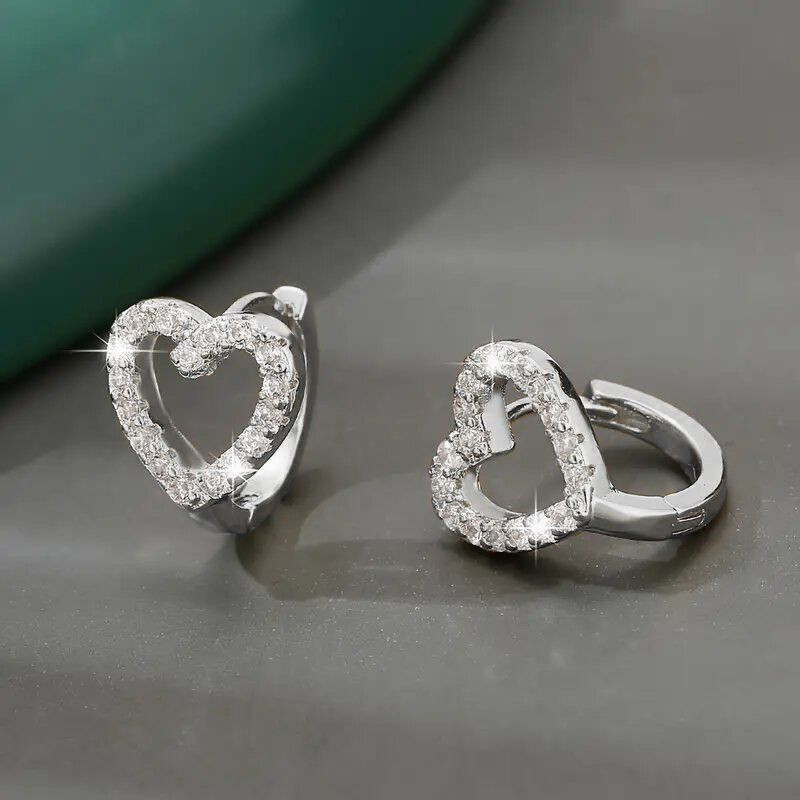 Серебристые серьги с ажурным сердцем из циркона CJX77280