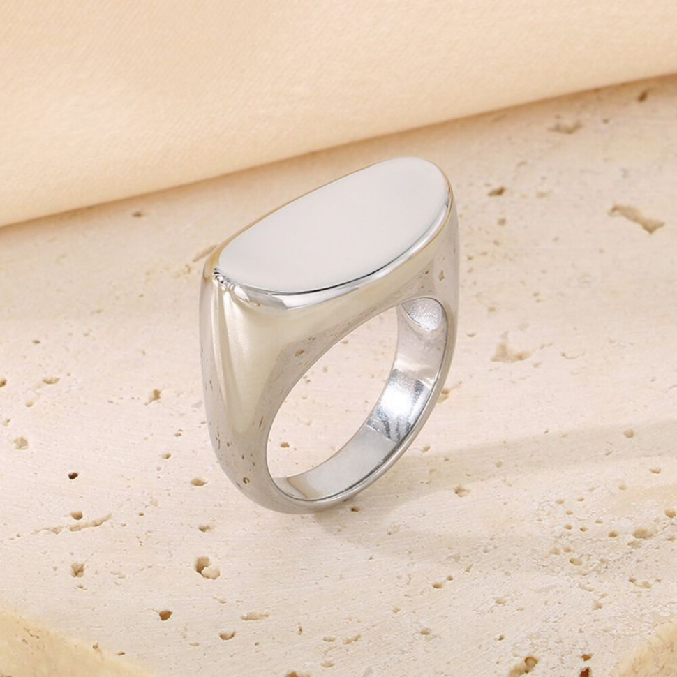 Кольцо-печатка из серебристой стали с белой вставкой CJH89415