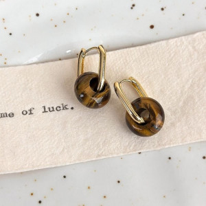 Небольшие золотистые серьги-кольца с подвесками тигровый глаз CJC29253 Небольшие золотистые серьги-кольца с подвесками тигровый глаз CJC29253