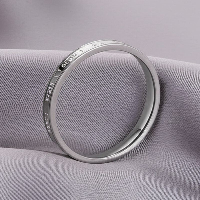 Гладкое обручальное кольцо с внешней гравировкой-посланием J10179CJJ