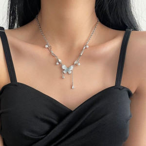 Цепочка с кулоном в форме изящной бабочки CJH56291