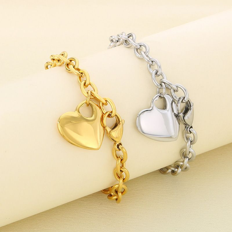 Браслет стальной с крупной подвеской в форме сердца CJL82236