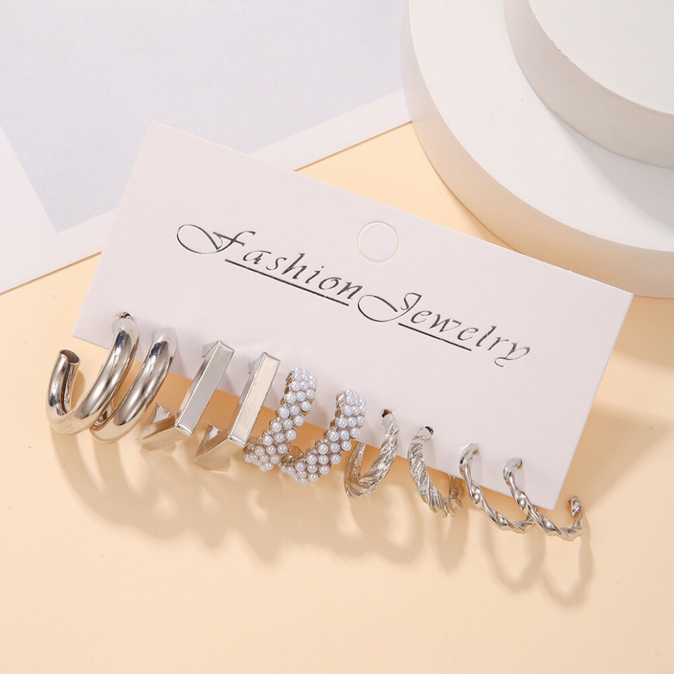 Сет серебристых серег конго с шахматным принтом и геометрическими подвесками Z28963 Сет серебристых серег конго с шахматным принтом и геометрическими подвесками Z28963