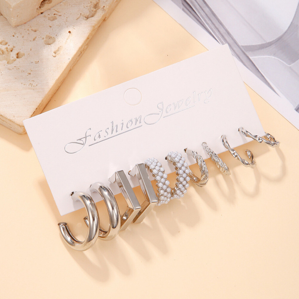 Сет серебристых серег конго с шахматным принтом и геометрическими подвесками Z28963 Сет серебристых серег конго с шахматным принтом и геометрическими подвесками Z28963